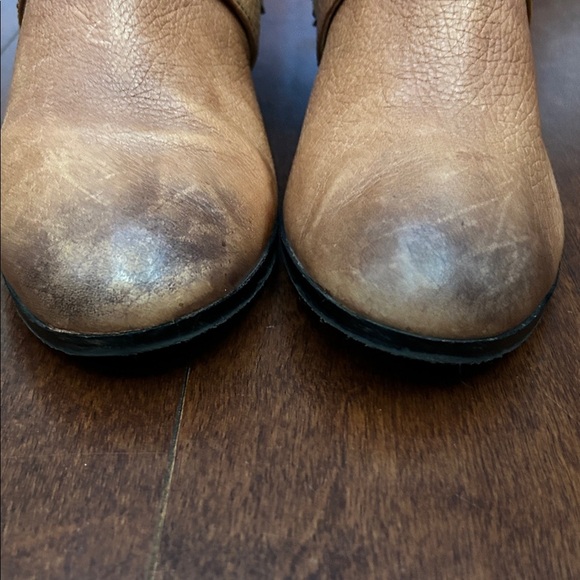 Vince Camuto Marcin Tan Pebbled Distressed Leather Studded Ankle Boots, Size 9.5 - Picture 6 of 16